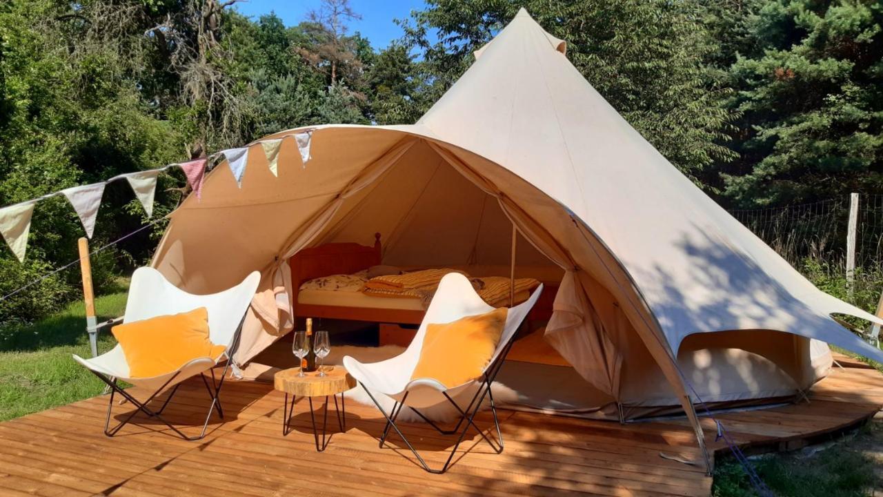 Hotel Glamping V Sadu Sadská Exterior foto